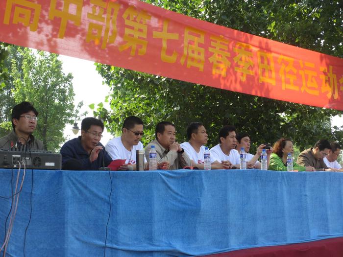 政教处李占良主任主持开幕式